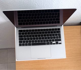 MacBook Air 13 M2 2022 8 nucleos SSD como nuevo