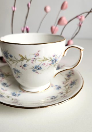 Taza y platillo porcelana inglesa floral