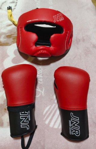 Casco y guantes de boxeo JNR