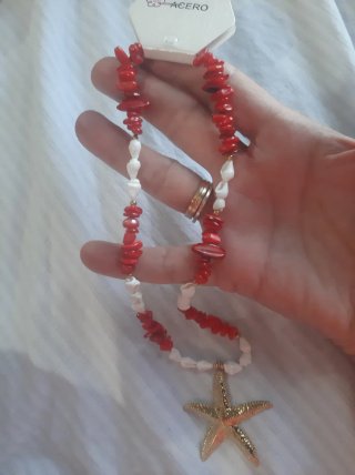 Collar de piedras y estrella dorada de acero