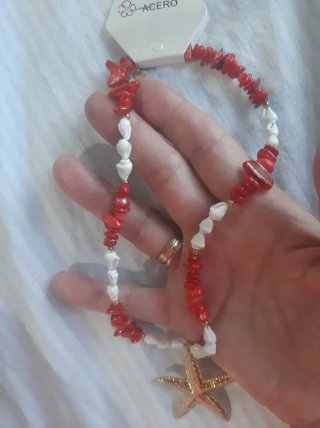 Collar de piedras y estrella dorada de acero