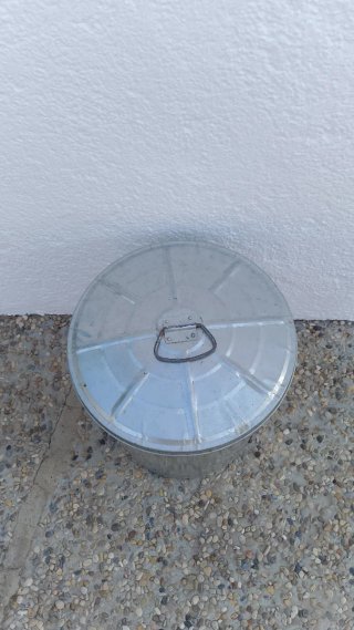 Cubo de basura metálico Ikea