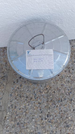 Cubo de basura metálico Ikea