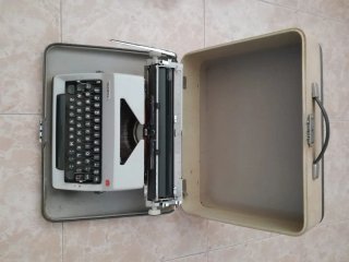 Máquina de escribir Olympia portátil