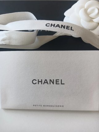 Conjunto Bolsa y Caja Chanel Negra y Blanca