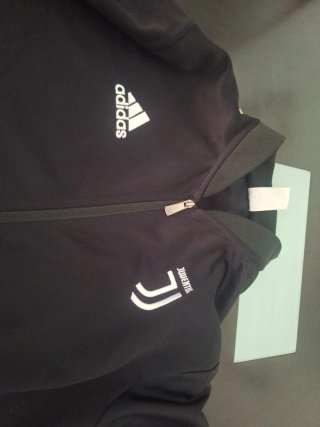 Chaqueta Adidas Juventus Negra y Dorada