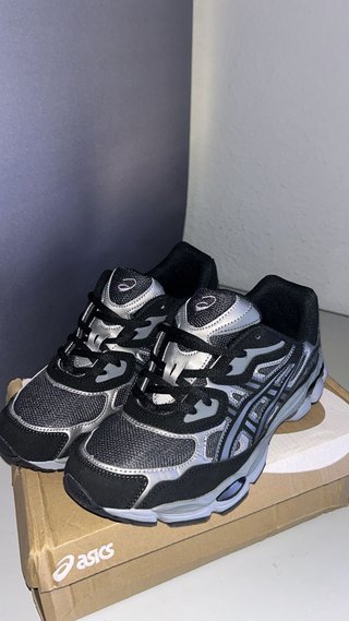 ASICS GEL-NYC Negro/Gris