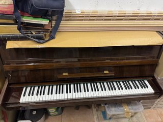 Piano de madera