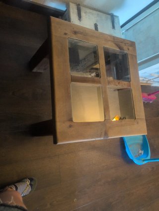 Mesa de madera pequeña