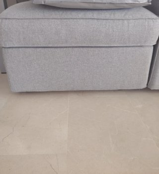 Sofá rinconera gris + puf, 6 plazas.