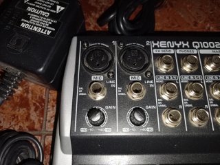Mesa de mezclas Behringer Xenyx Q1002USB