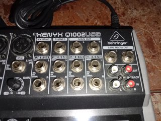 Mesa de mezclas Behringer Xenyx Q1002USB