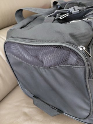 Bolsa Deporte Under Armour Negra con Logo Blanco