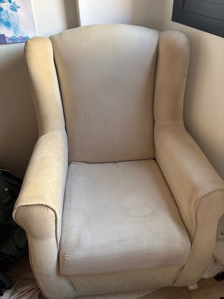Butaca de tela beige SE VENDE ANTES DEL 30junio