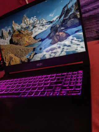MSI Katana Portátil Negro con Cargador