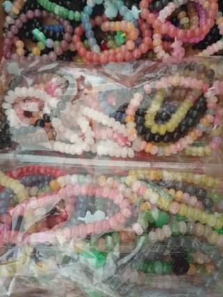 Pulsera de piedra con colgante de oso