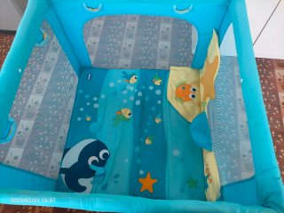 Parque infantil Chicco azul con diseño marino