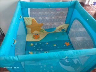 Parque infantil Chicco azul con diseño marino