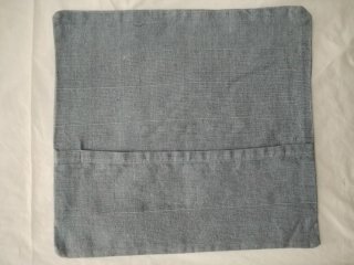 Funda de cojín gris con diseño de rombo