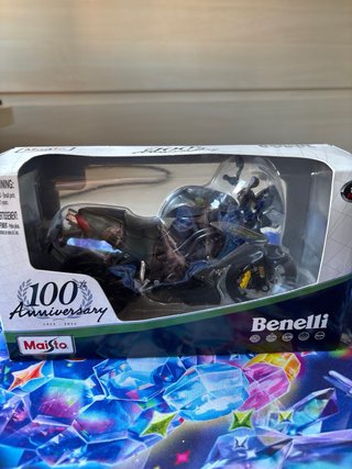 Maisto Benelli 100° Anniv. Moto