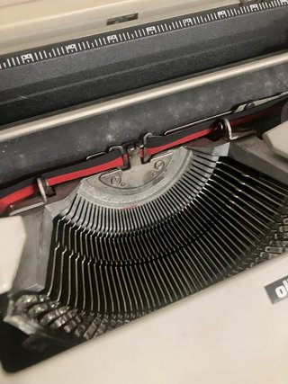 MAQUINA DE ESCRIBIR OLIVETTI DORA