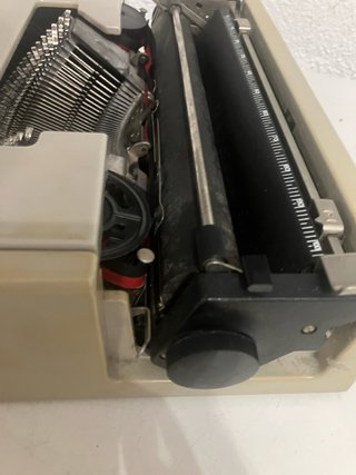 MAQUINA DE ESCRIBIR OLIVETTI DORA