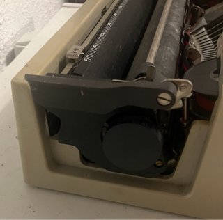 MAQUINA DE ESCRIBIR OLIVETTI DORA