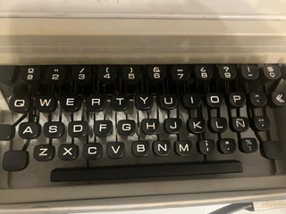 MAQUINA DE ESCRIBIR OLIVETTI DORA