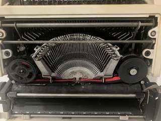 MAQUINA DE ESCRIBIR OLIVETTI DORA