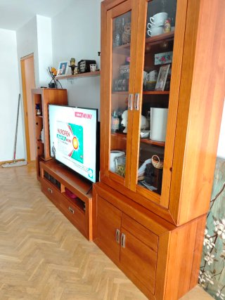Mueble de salón madera y cristal