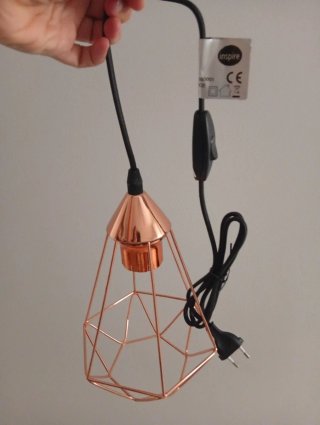 Lámpara de techo dorada de metal
