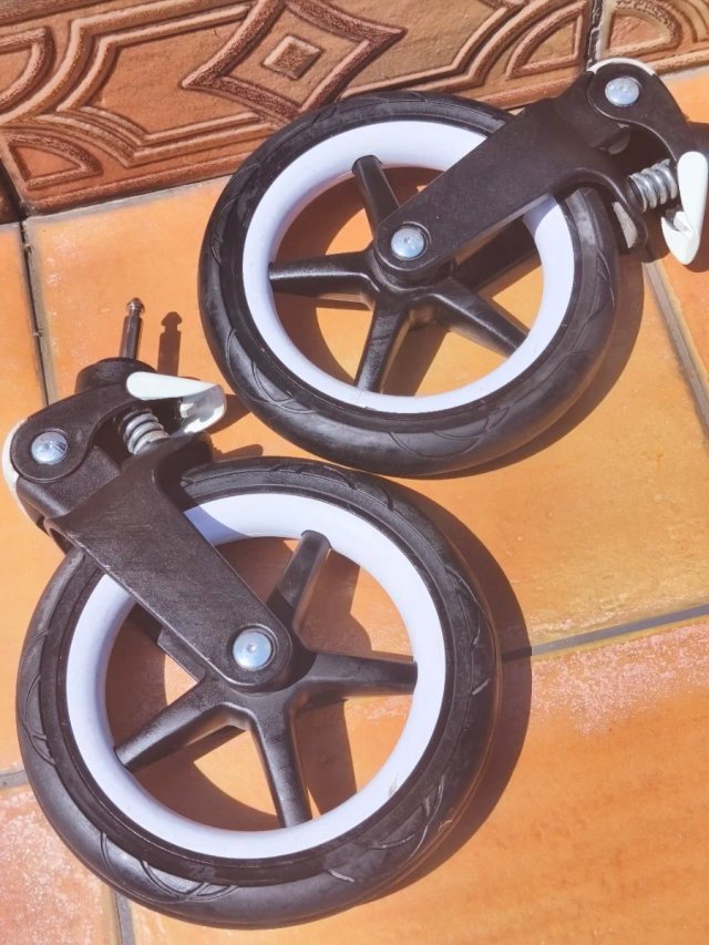 2*1. Ruedas delanteras bugaboo fox