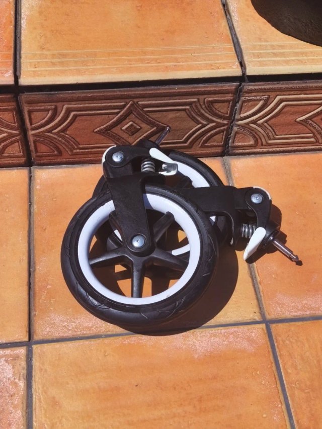2*1. Ruedas delanteras bugaboo fox