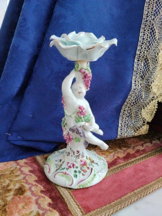 Candelabro porcelana ángel y flores