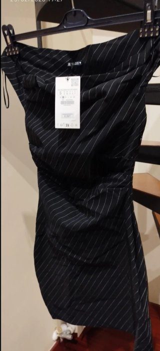 Tubino nero Zara righe sottili