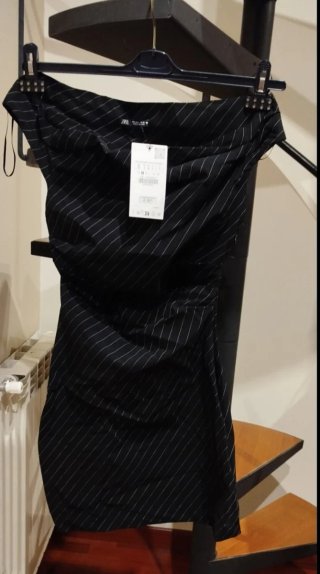 Tubino nero Zara righe sottili