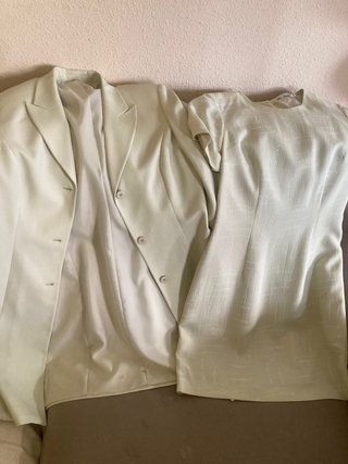 Traje chaqueta y vestido beige mujer