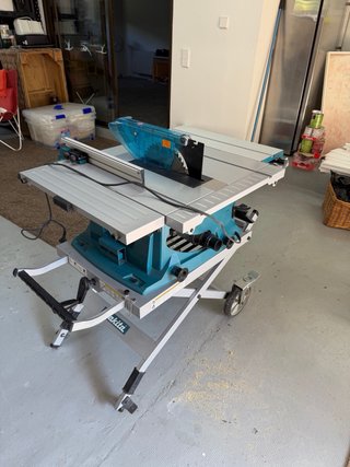 Sierra de mesa Makita MLT100N