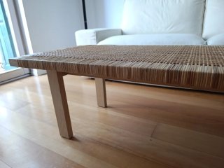 Banco de mimbre y madera