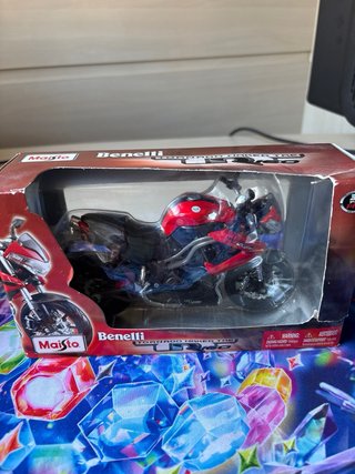 Maisto Benelli Tornado Naked TRE 1:18