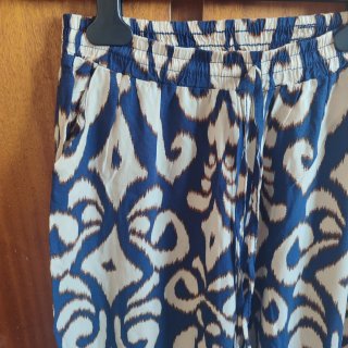 Pantalón fluido estampado talla S