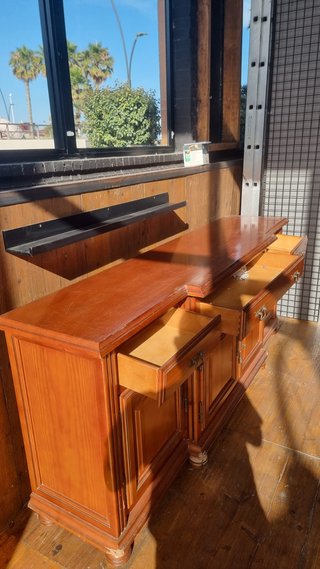 Cómoda de madera antigua