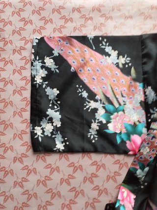 Kimono negro estampado pavo real talla L