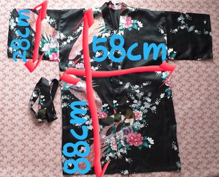 Kimono negro estampado pavo real talla L