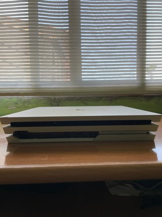 PS4 Pro 1TB Bianca