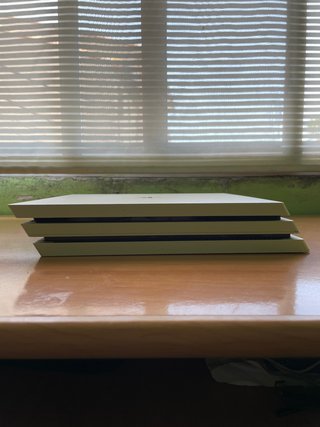 PS4 Pro 1TB Bianca