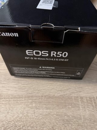 Canon EOS R50 + Lente RF-S 18-45mm