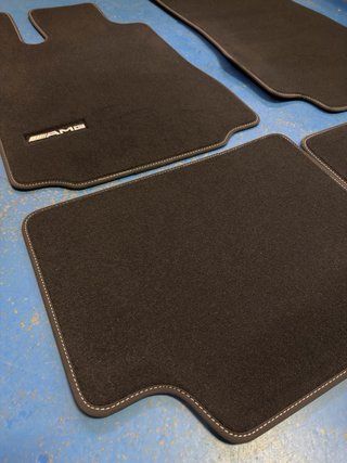 Alfombrillas a estrenar Mercedes AMG W220