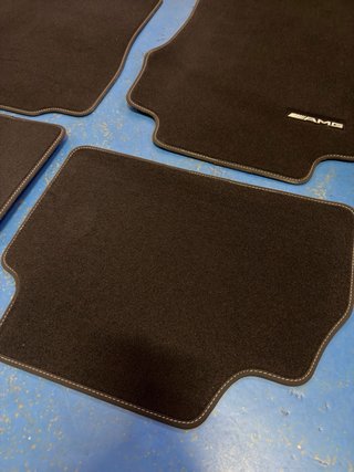 Alfombrillas a estrenar Mercedes AMG W220