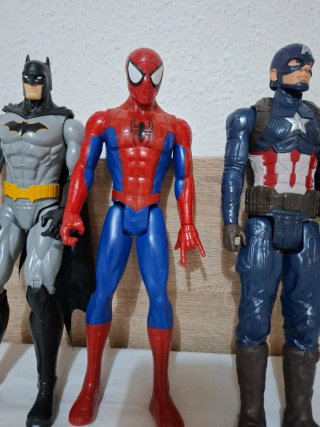Figuras Batman, Spiderman y Capitán América